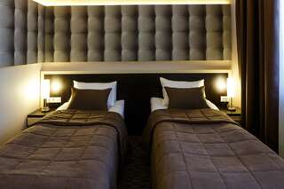 Отель Hotel Shengen Кропивницкий Двухместный номер с 2 отдельными кроватями-1